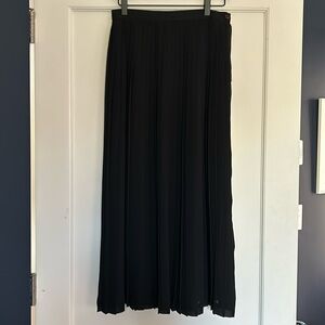 Jones New York classic pleated skirt